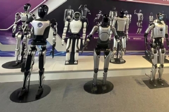 马斯克的AI，真坐火箭上天了